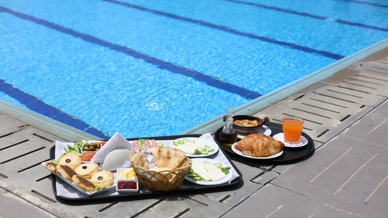 Breakfast beside the pool